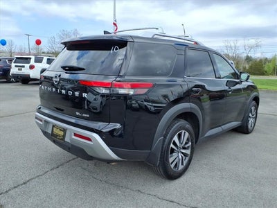 2024 Nissan Pathfinder SL