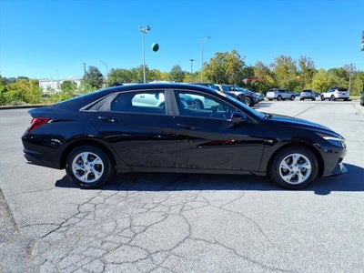 2023 Hyundai ELANTRA SE